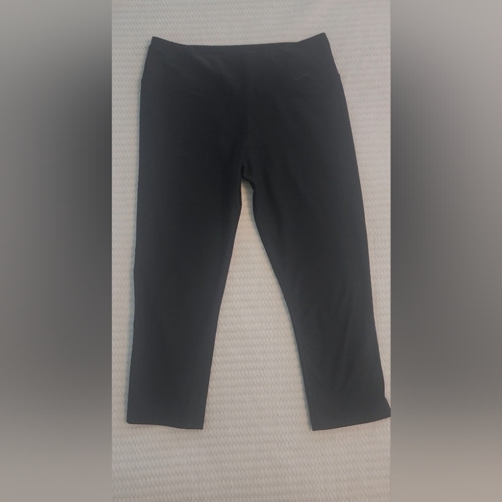 Nike Dri-FIT Women's Black Capri Size M Activewear Made In Sri Lanka